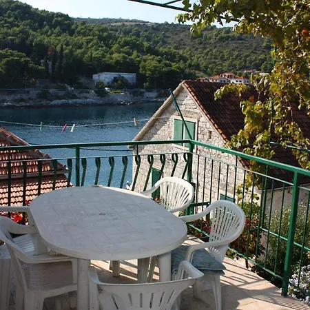 Apartments By The Sea Stomorska, Solta - 782 Stomorska