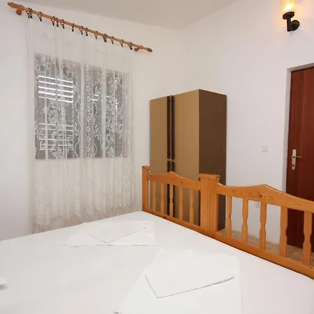 Apartment Apartments By The Sea Stomorska, Solta - 782