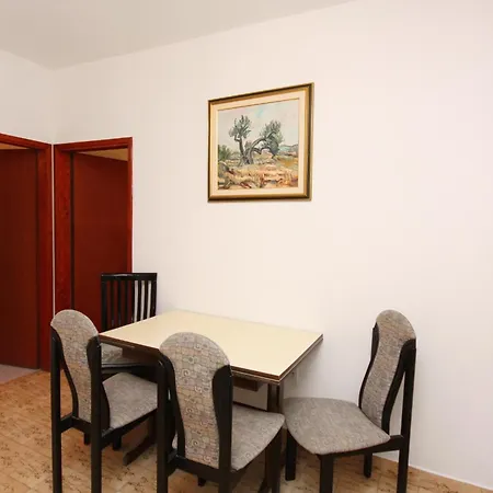 Apartments By The Sea Stomorska, Solta - 782 Apartment *